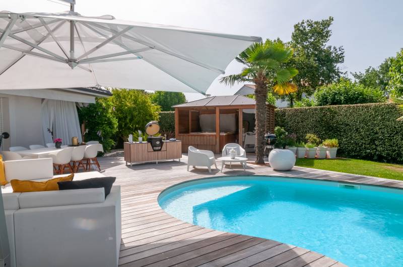 Cuisine extérieure Pool House design en stratifié