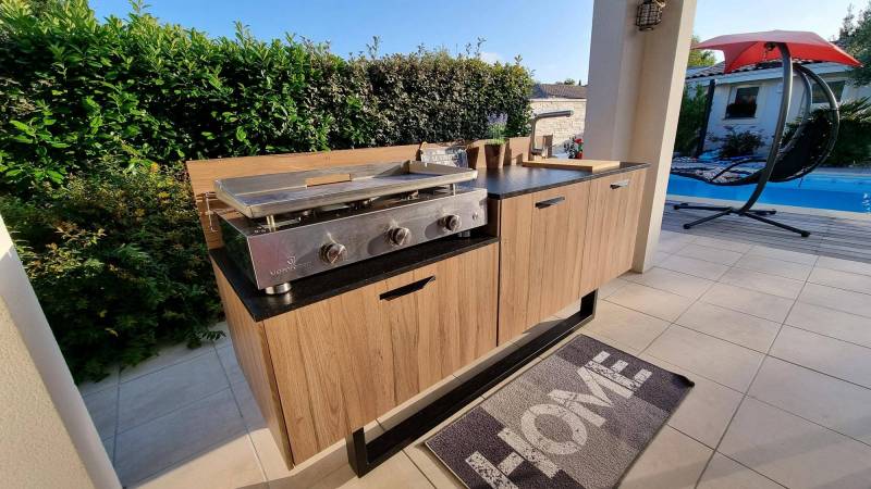 Faire poser sa cuisine d’extérieur pour un pool house proche de Gujan-Mestras dans le Bassin d’Arcachon 33